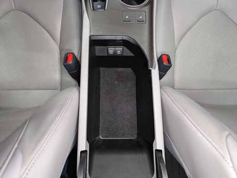 Used 2021 Toyota Camry XLE image 20