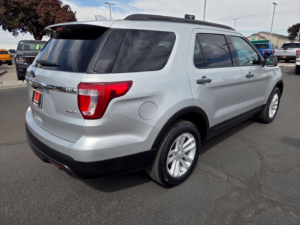 Used 2017 Ford Explorer 4WD image 3