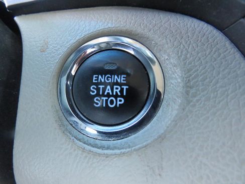 Used 2015 Toyota Sienna XLE w/ XLE Navigation Package FWD image 14