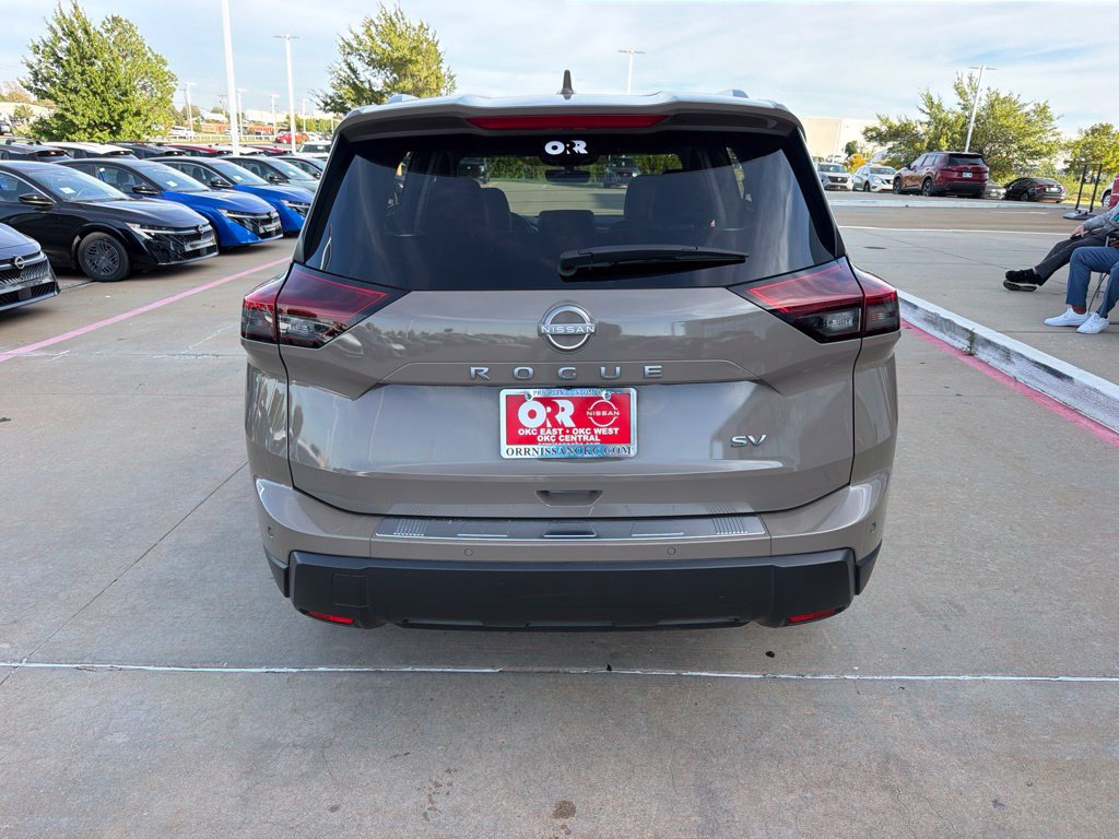 Used 2024 Nissan Rogue SV w/ SV Premium Package FWD image 4