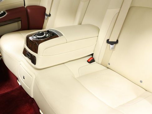 Used 2013 Rolls-Royce Ghost RWD image 68
