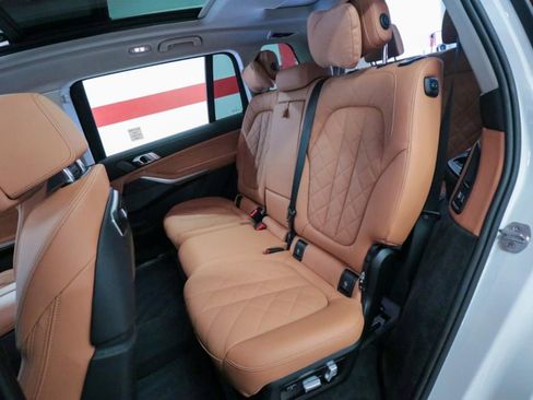 Used 2024 BMW X7 xDrive40i w/ Premium Package AWD/4WD image 13