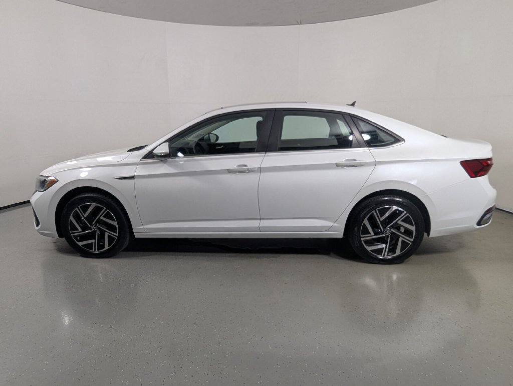 Used 2023 Volkswagen Jetta SEL FWD image 4