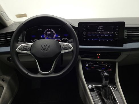 Used 2025 Volkswagen Jetta SE image 22