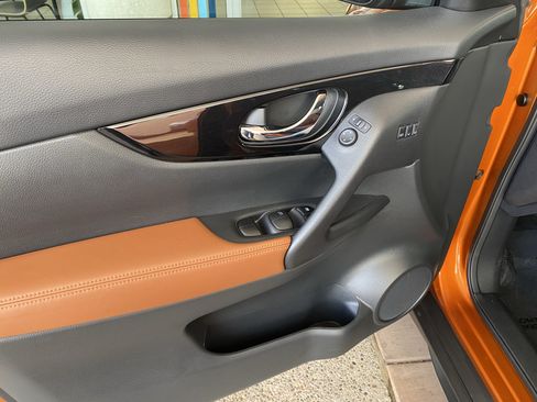 Used 2019 Nissan Rogue SL w/ Premium Package AWD/4WD image 12