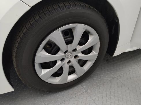 Used 2022 Toyota Corolla LE image 31