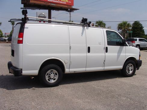 Used 2018 Chevrolet Express 2500 w/ Enhanced Convenience Package image 3