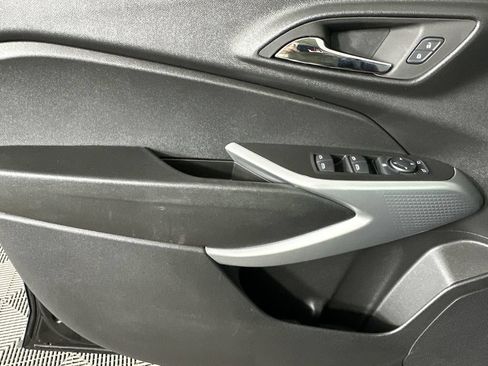 Used 2025 Chevrolet Trax RS w/ Driver Confidence Package FWD image 23