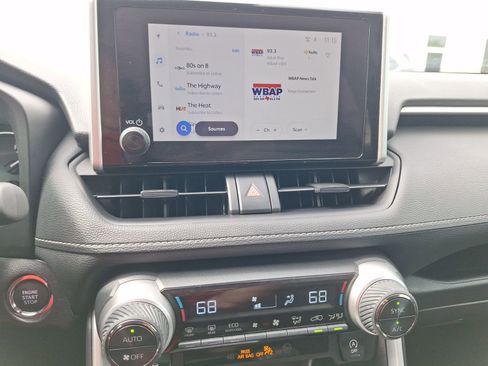 Used 2025 Toyota RAV4 XLE w/ Convenience Package image 27