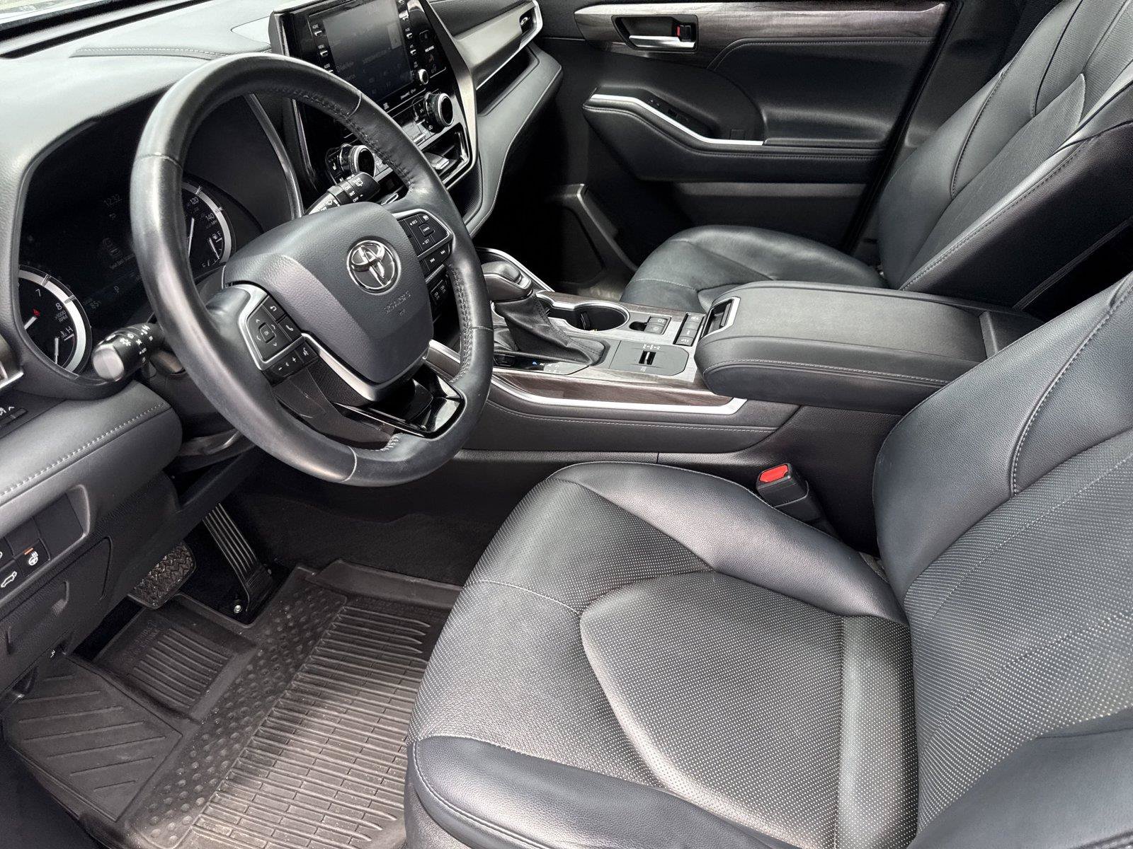 Used 2021 Toyota Highlander Limited FWD image 10