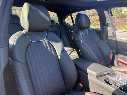 Used 2024 Genesis G70 2.5T w/ Sport Prestige Package image 31