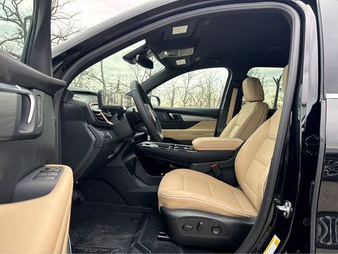New 2026 Buick Enclave Preferred w/ LPO, Floor Liner Package AWD/4WD image 9