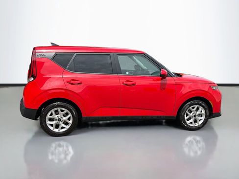 Used 2022 Kia Soul LX w/ Technology Package FWD image 4