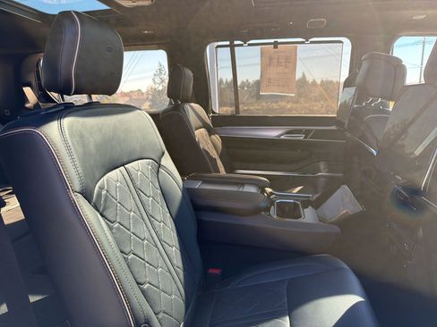 Used 2023 Jeep Grand Wagoneer Series III w/ Rear-Seat Entertainment Group AWD/4WD image 25