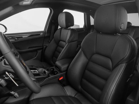 Used 2025 Porsche Macan image 5