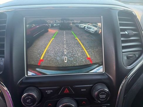 Used 2017 Jeep Grand Cherokee Altitude RWD image 28