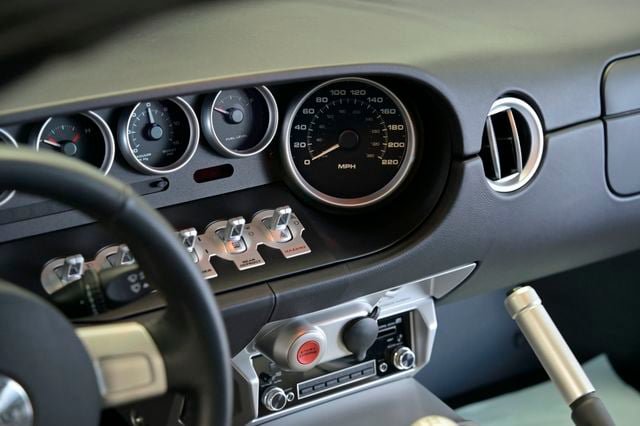 Used 2006 Ford GT RWD image 36