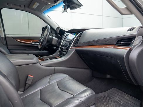 Used 2018 Cadillac Escalade Premium Luxury image 27
