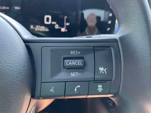 Used 2025 Nissan Kicks SV FWD image 30