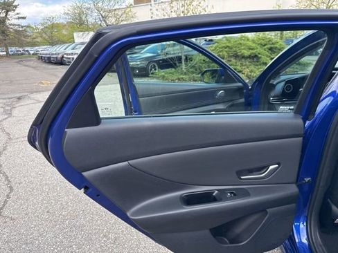 Used 2023 Hyundai Elantra SEL w/ Convenience Package FWD image 30