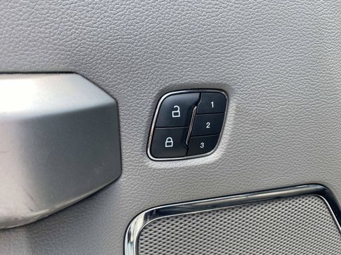 Used 2020 Ford F150 Lariat w/ Equipment Group 502A Luxury AWD/4WD image 16