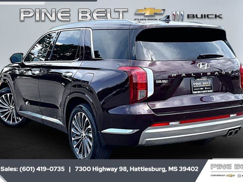 Used 2024 Hyundai Palisade Calligraphy FWD image 2