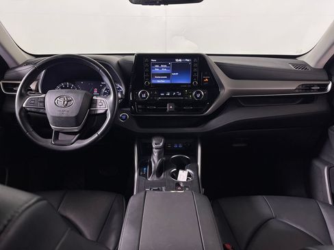 Used 2022 Toyota Highlander XLE FWD image 14