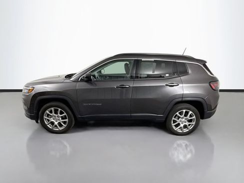 Used 2022 Jeep Compass Latitude w/ Sun and Sound Group AWD/4WD image 4