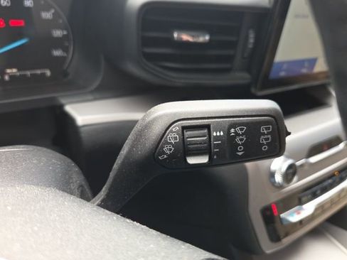 Used 2023 Ford Explorer XLT RWD image 43