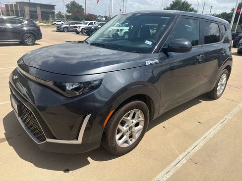Used 2024 Kia Soul LX w/ Option Group 015 FWD image 1