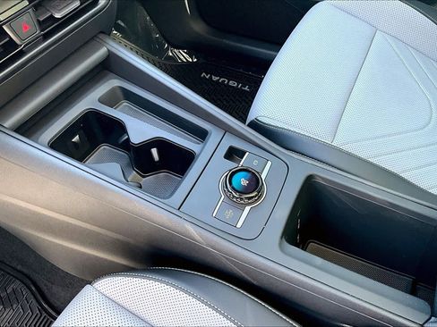 New 2026 Volkswagen Tiguan SE image 7