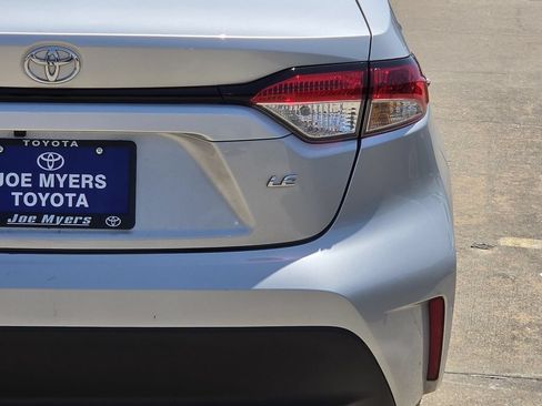 Used 2025 Toyota Corolla LE FWD image 9