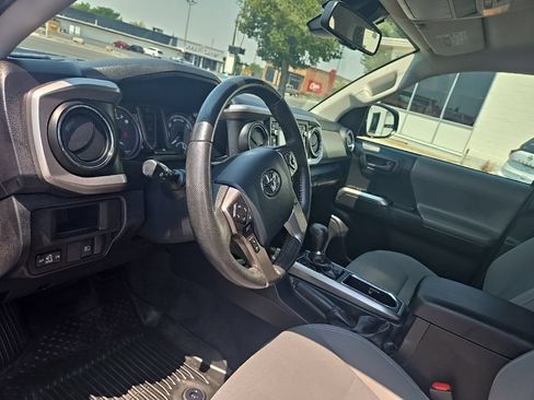 Used 2019 Toyota Tacoma SR5 AWD/4WD image 11
