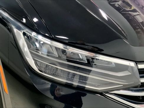 Used 2022 Volkswagen Tiguan SE image 27