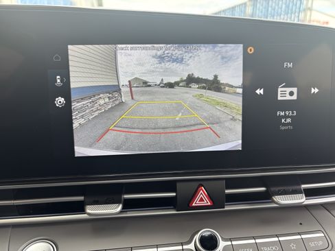 Used 2025 Hyundai Elantra SEL FWD image 28