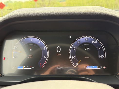 Used 2025 Jeep Grand Cherokee Limited w/ Luxury Tech Group II AWD/4WD image 32