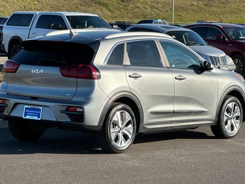 Used 2022 Kia Niro EX image 3