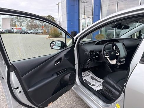 Used 2018 Toyota Prius Prime Premium image 9