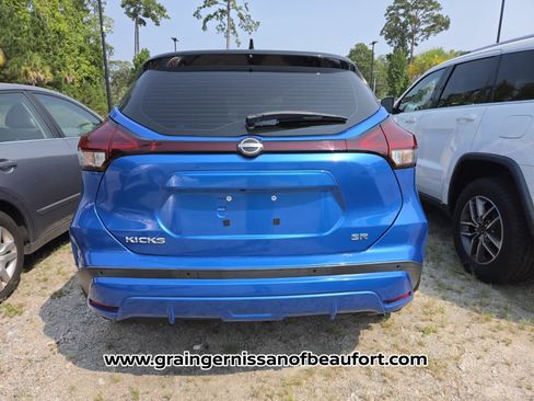 Used 2023 Nissan Kicks SR w/ SR Premium Package FWD image 8