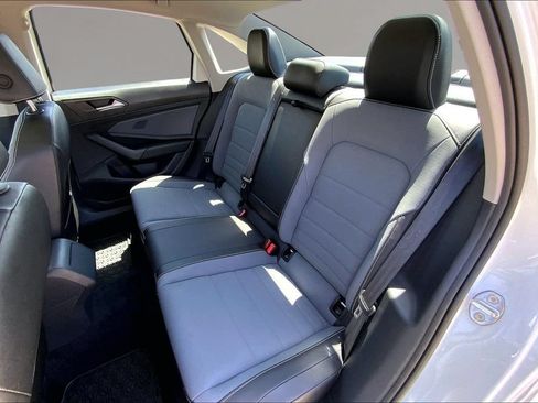 Certified 2025 Volkswagen Jetta SE w/ Sunroof Package FWD image 25