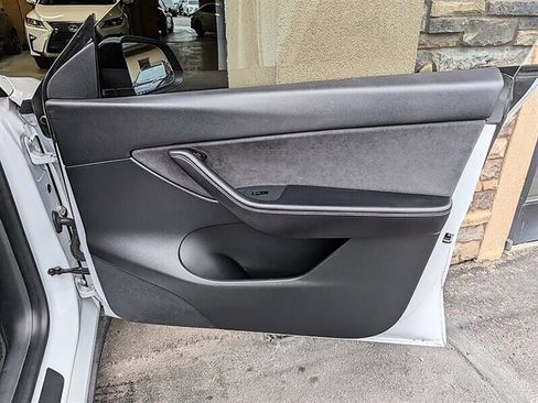 Used 2021 Tesla Model Y Long Range image 29