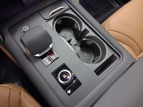 New 2026 Land Rover Discovery Limited Edition image 27