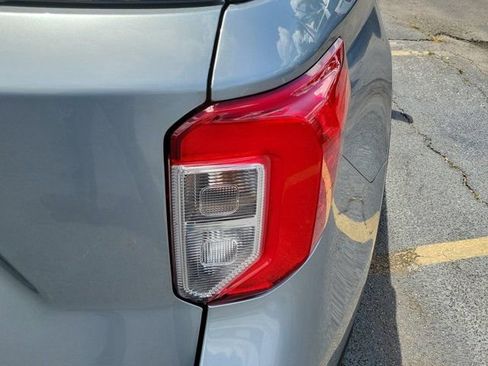 Certified 2023 Ford Explorer XLT RWD image 7
