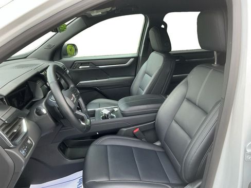 Used 2026 GMC Acadia Elevation w/ Elevation Premium Package FWD image 9