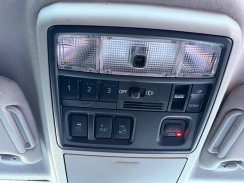 Used 2018 Toyota 4Runner Limited AWD/4WD image 33