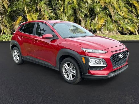 Used 2021 Hyundai Kona SE w/ Cargo Package FWD image 2