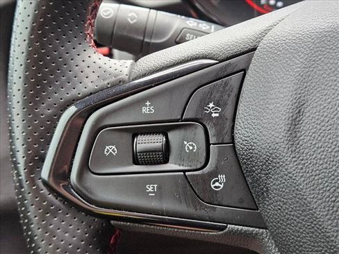 Used 2024 Chevrolet Trax RS FWD image 19