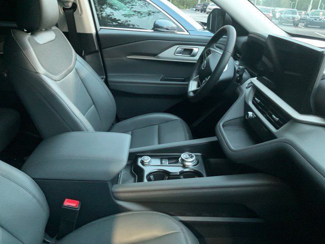 Used 2026 Ford Explorer Active w/ Active Comfort Package RWD image 4