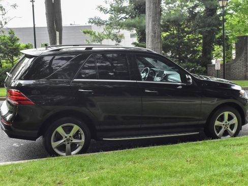 Used 2017 Mercedes-Benz GLE 350 w/ Premium 1 Package image 9