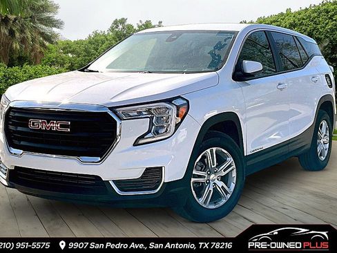 Used 2024 GMC Terrain SLE image 2